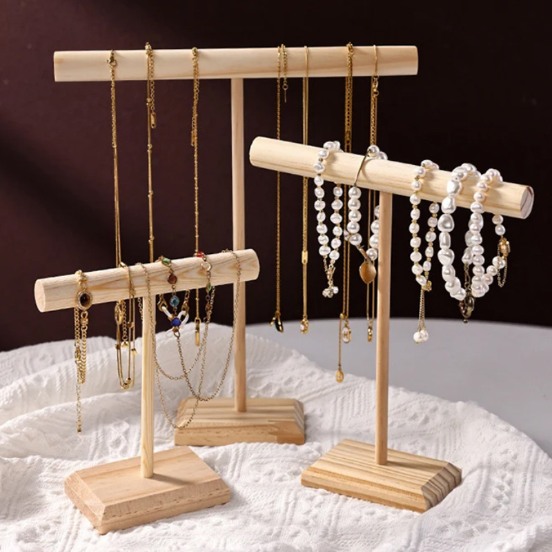 Jewelry And Watches Store - Stojak ekspozycyjny na biżuterię z litego