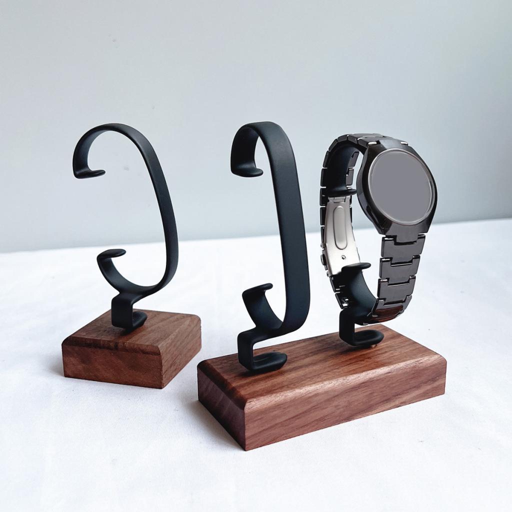 Stojak na zegarki w kształcie  – Jewelry And Watches Inc recenzja i cena